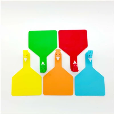 Stort, hvitt hode integrert øremerke